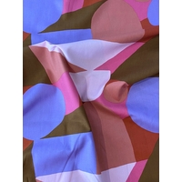 Nerida Hansen Popeline de coton Multi Shapes coloris Dark Rose - 20 x 145 cm
