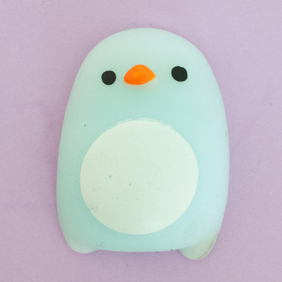 mini-squishy-pingouin-bleu