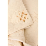 matelassé brodé beige