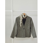 veste-epure-manches-longues-chevron-en-laine-maison-essentielle-et-foulard-carreaux-scaled