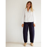chemise-work-popeline-blanche-oekotex-et-pantalon-barell-coton-marine-P