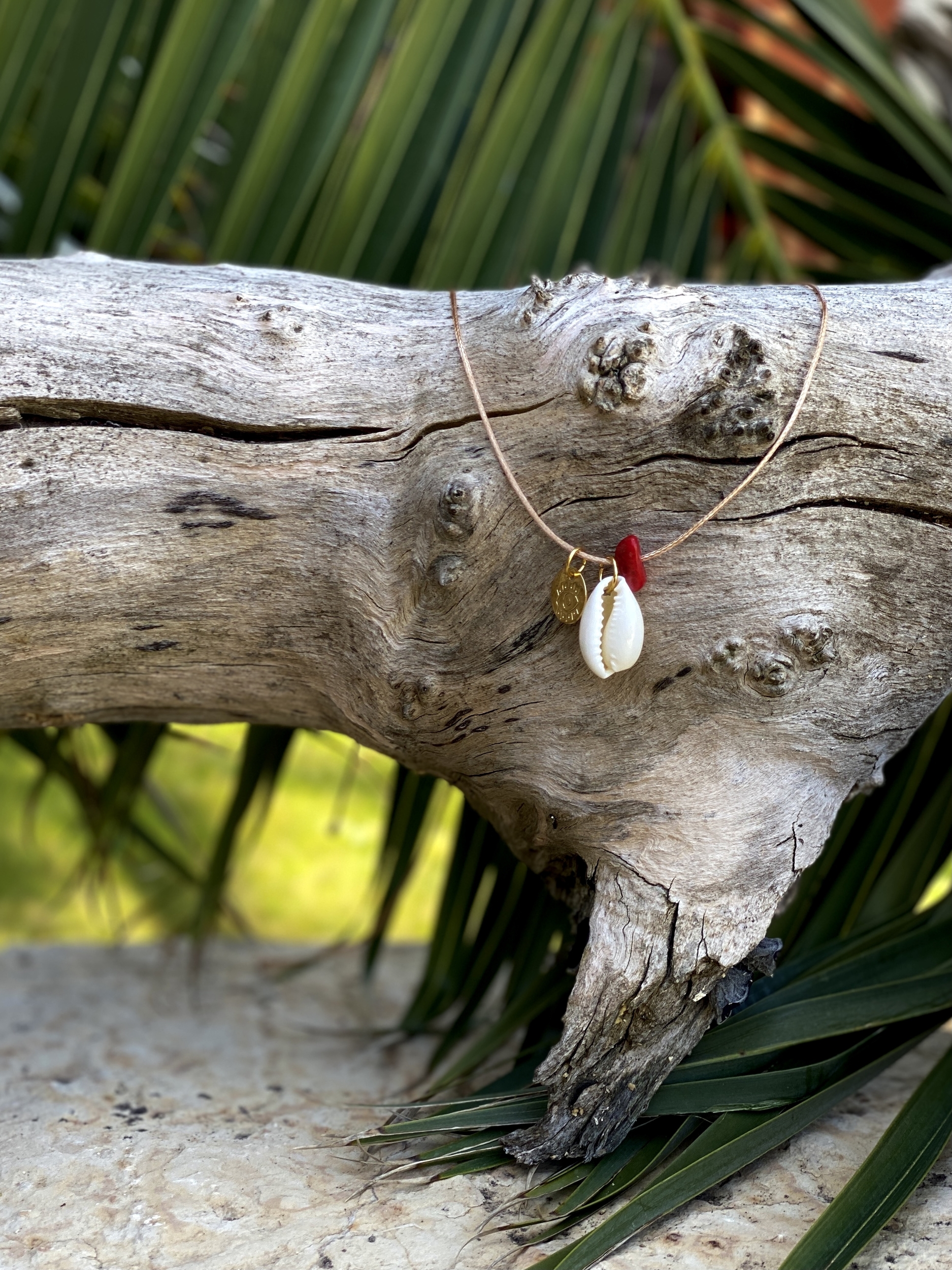 Collier Cowrie Corail Sun of Lo