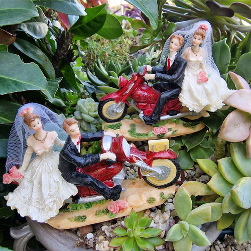 maries-a-moto-figurine-mariage-gateau