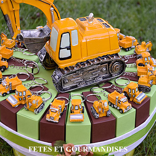 Gateau Grue Engin De Chantier A Remplir De Dragees Pour Bapteme Mariage Communion Fete Anniversaire Contenants Contenants Gateau Fetes Et Gourmandises