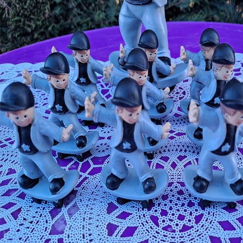 lot-destockage-figurine-skate-communion-bapteme-2