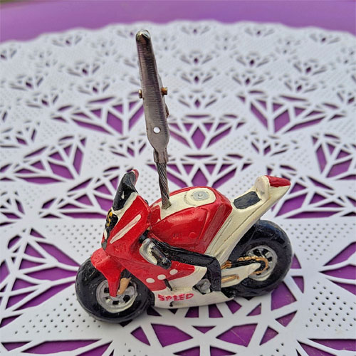 Moto sportive porte photo marque place rouge bapteme mariage communion
