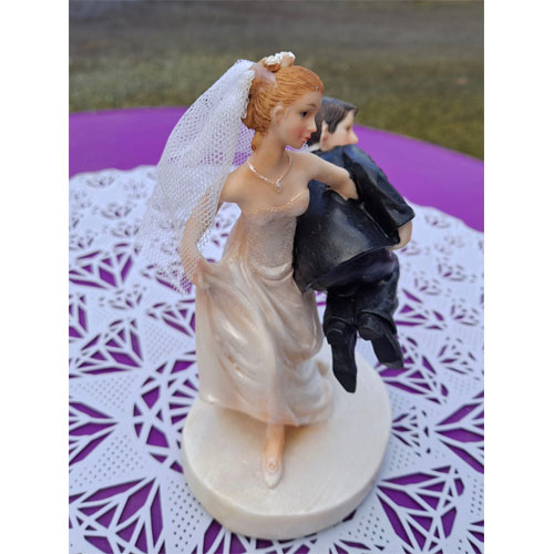 Couple-humour-cheri-on-rentre-figurine-decoration-gateau-mariage-piece-montee-2