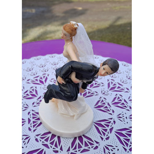 Couple-humour-cheri-on-rentre-figurine-decoration-gateau-mariage-piece-montee-3