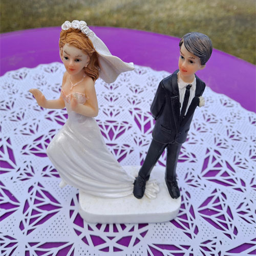 Couple humour decoration gateau de mariage piece montee table d\'honneur