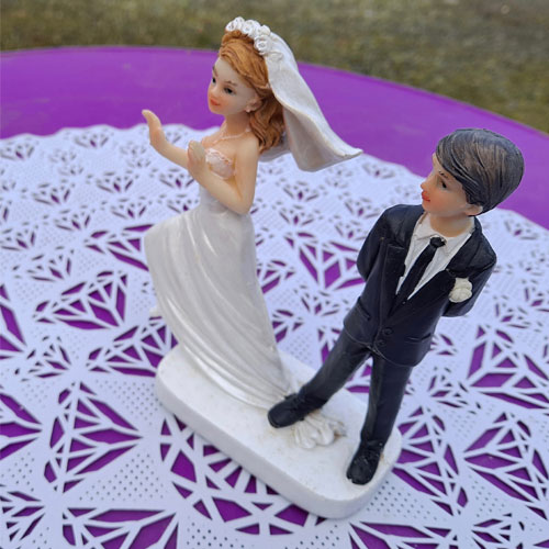 _humour-ne-t-en-vas-pas-figurine-decoration-gateau-mariage-piece-montee-2