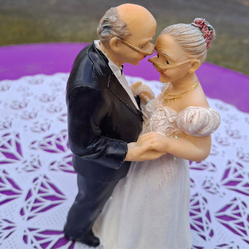 humour-age-mur-senior--figurine-decoration-gateau-mariage-piece-montee-3