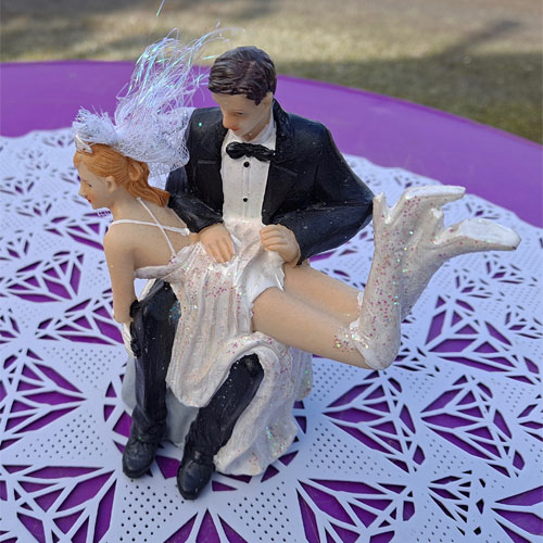 humour-fessee-figurine-decoration-gateau-mariage-piece-montee-2