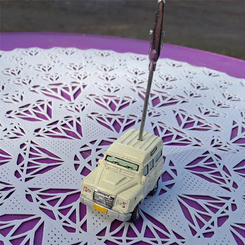 4x4 vehicule tout terrain range rover figurine porte photo dragees