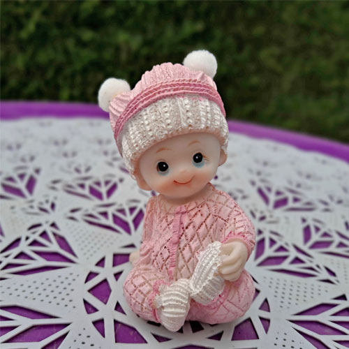 Bebe-bonnet-figurine-confection-dragees-bapteme-naissance-fille-4-
