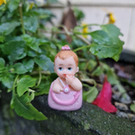 bebe-dans-un-sac-miniature-figurine-bapteme-naissance