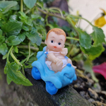 bebe-en-voiture-miniature-figurine-bapteme-naissance