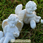 ange-angelot-figurine-assis-coeur-bapteme-mariage-communion-dragees-2