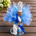 bebe dans une main figurine pour bapteme naissance
