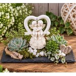 figurine ange coeur fleche en composition florale de succulentes