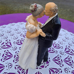 humour-age-mur-senior--figurine-decoration-gateau-mariage-piece-montee-2