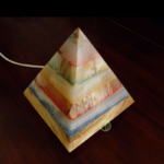 lampe en pierre naturelle onyx pyramide