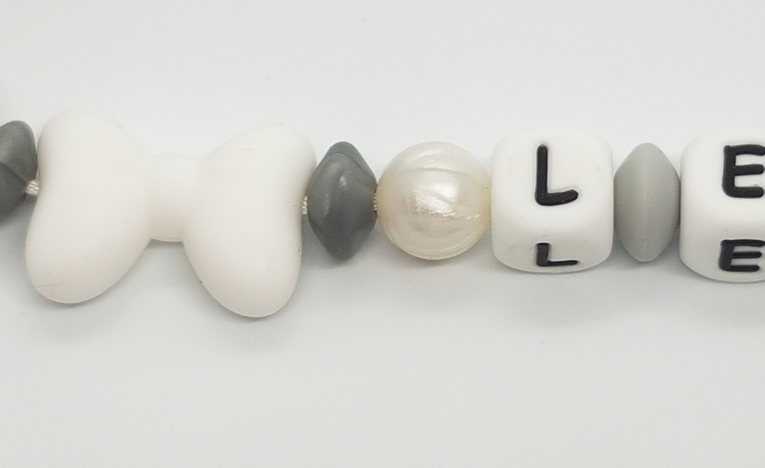 Attache tétine personnalisé en silicone modèle "Lenaya"