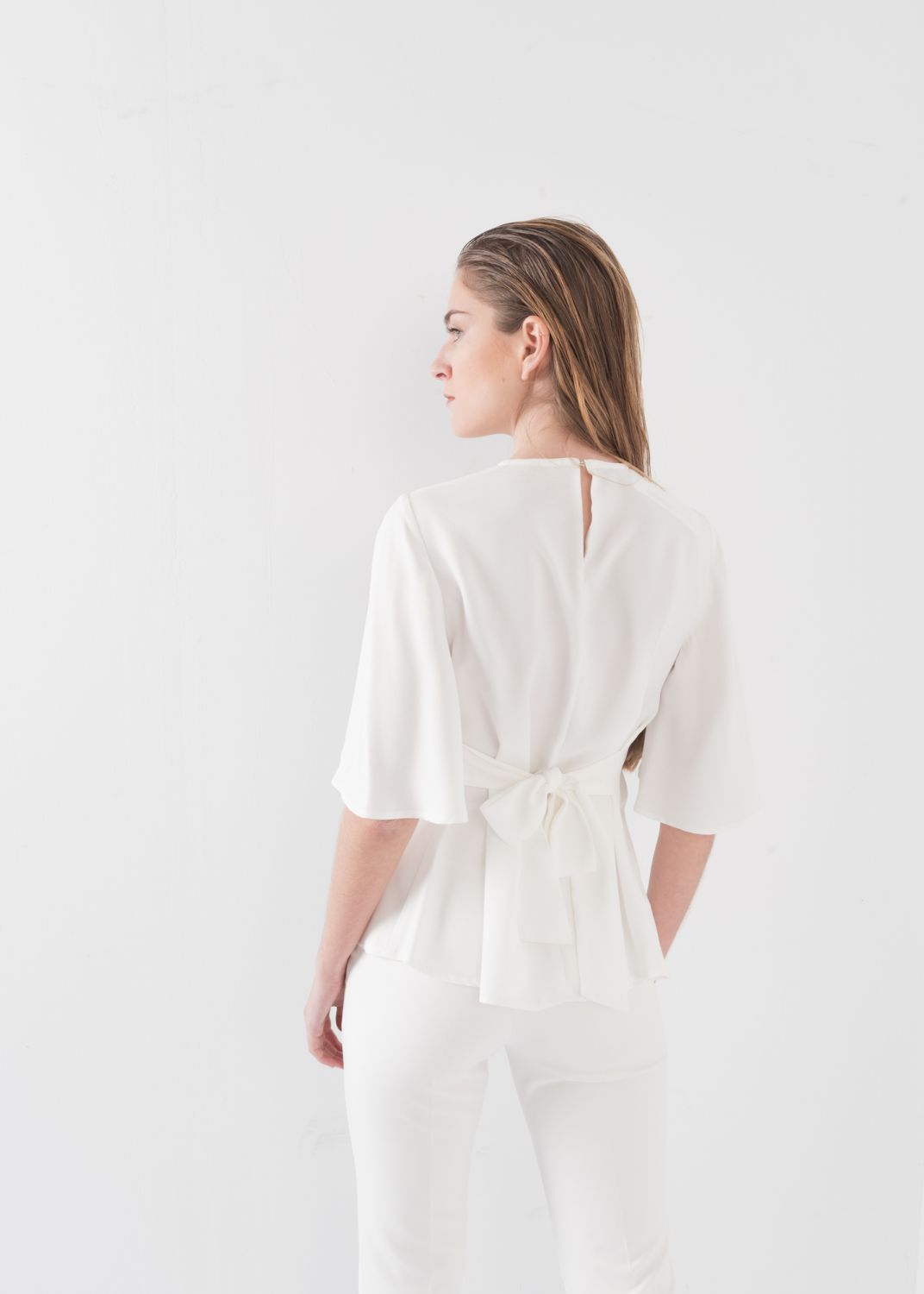 Chemise blanche avec arc