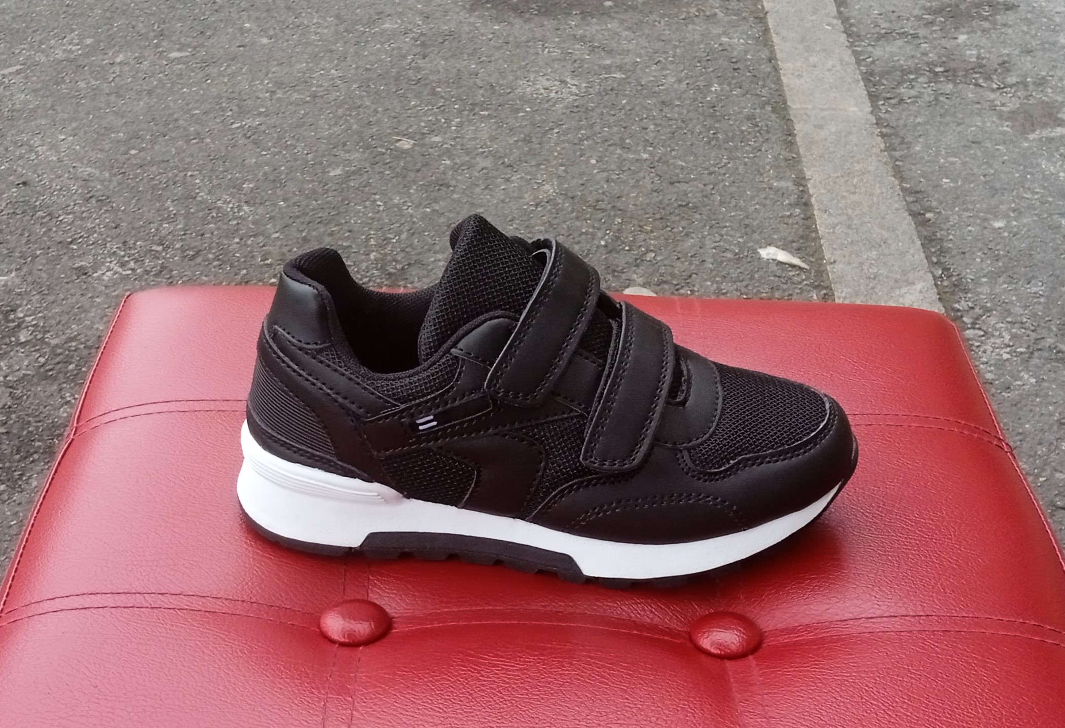 Basket noire avec scratch mixte