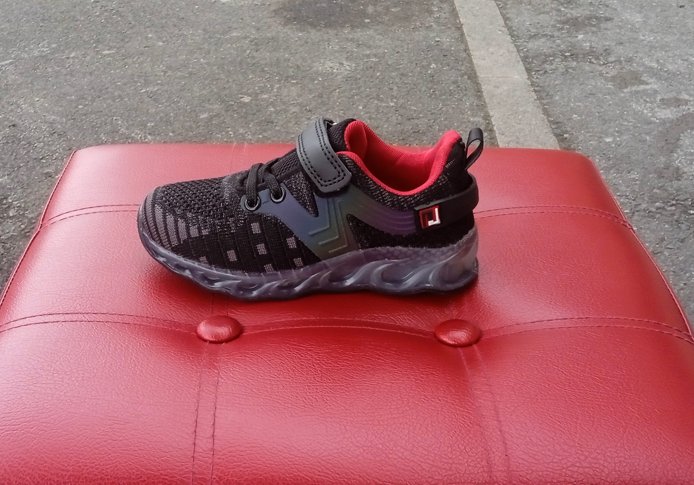 Basket noire semelle translucide