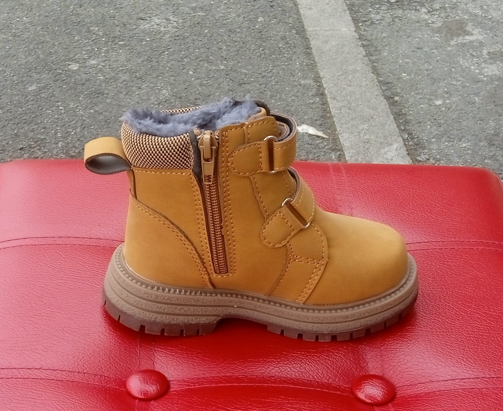 Bottines fourées camel avec sracth et zip.jpg 2