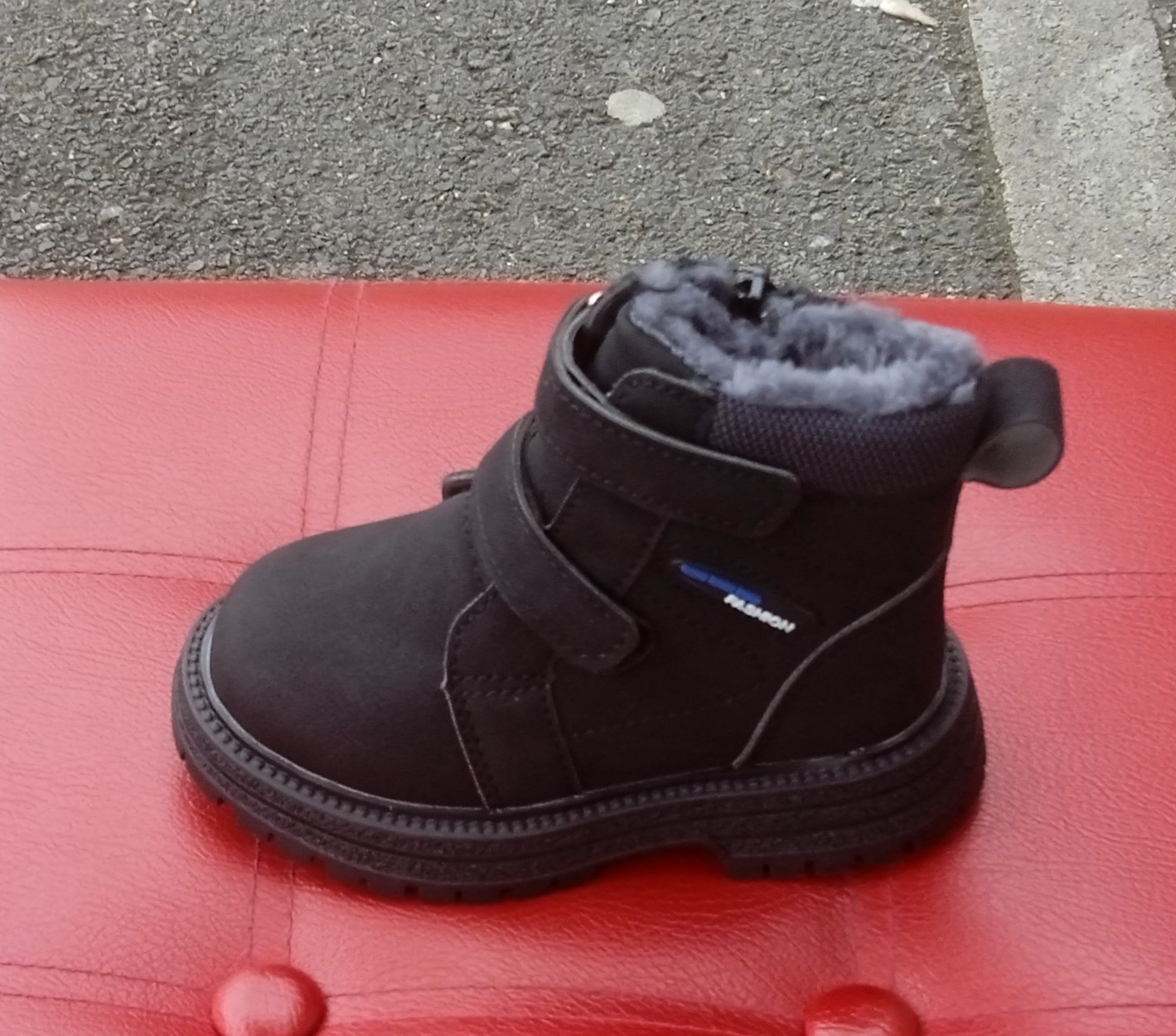 Bottines fourées noire  avec sracth et zip