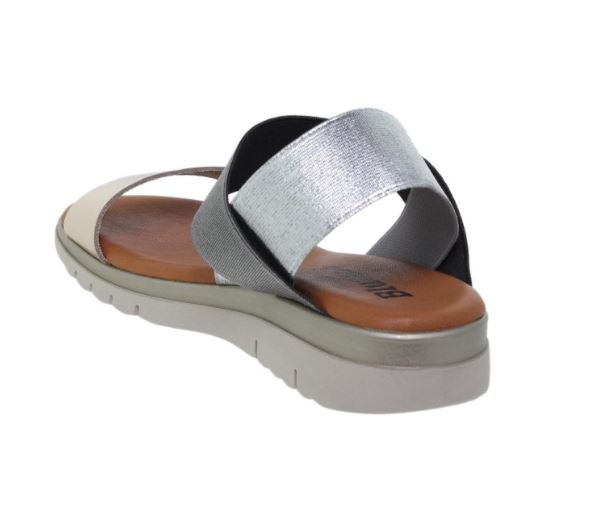 Sandales en cuir argentée 4