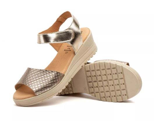 Sandales compensé en cuir doré avec scratch 5