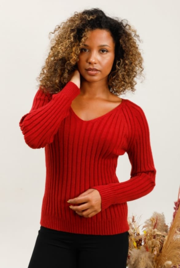 Pull col V rouge cotelé