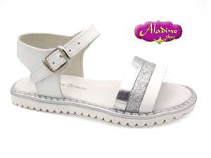 Sandale en cuir blanc et argente en cuir