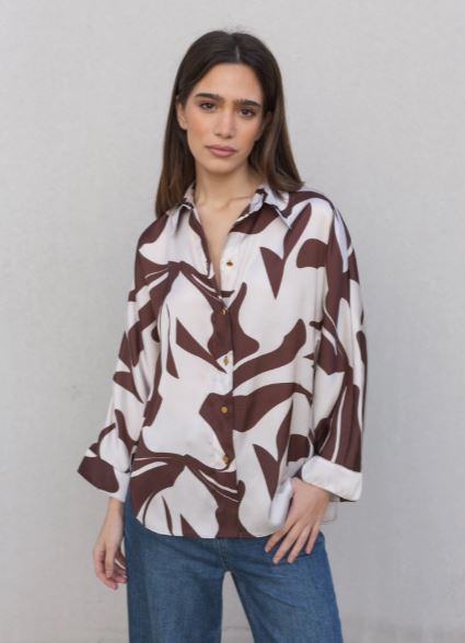 Chemise imprimée satiné marron et blanche 4
