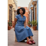 Robe en jean avec sandales