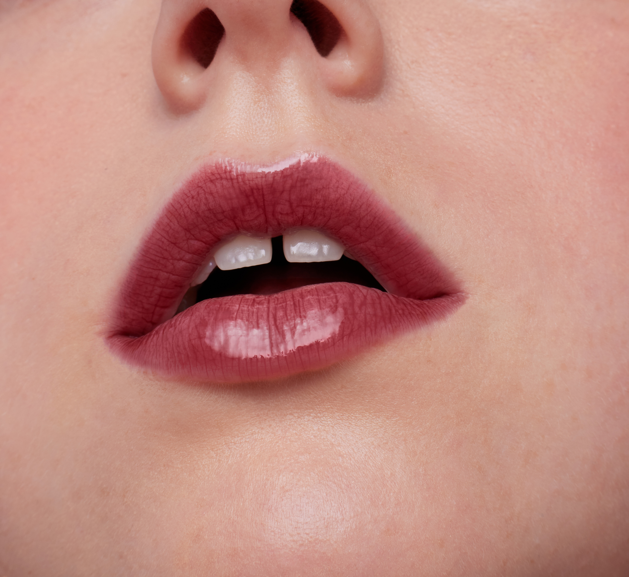 jane iredale ColorLuxe Hight impact cherry noir model light