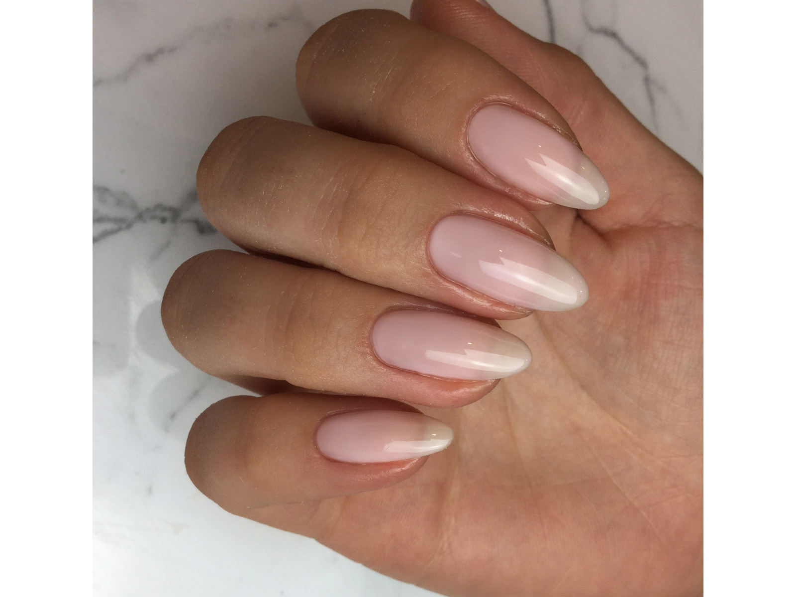 CND vinylux 319 doigt
