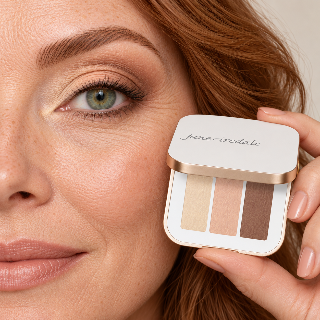 Femme rousse avec trio d’ombres matifiées-2