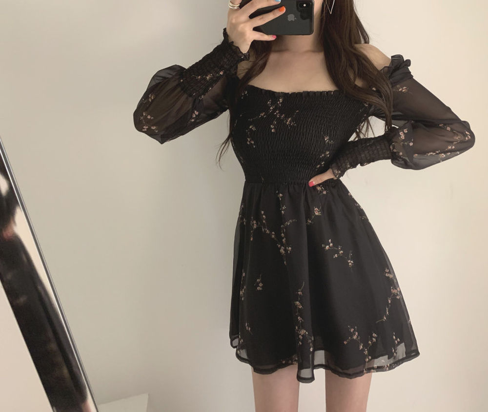 Mini-robe-fleurie-noire