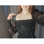 Mini-robe-fleurie-noire-buste