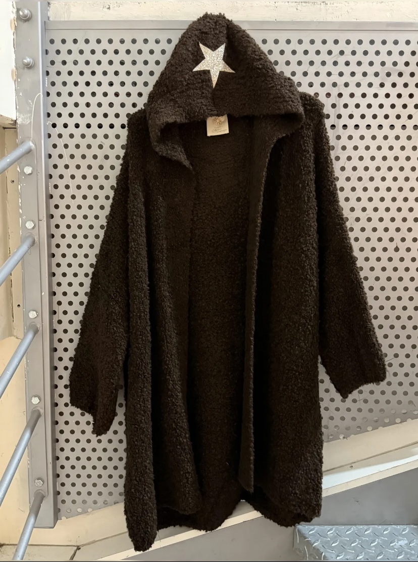 maxi-gilet-etoile-capuche-chocolat-april-vintage-1