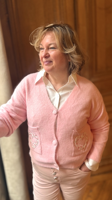 gilet-poches-coeurs-rose-3