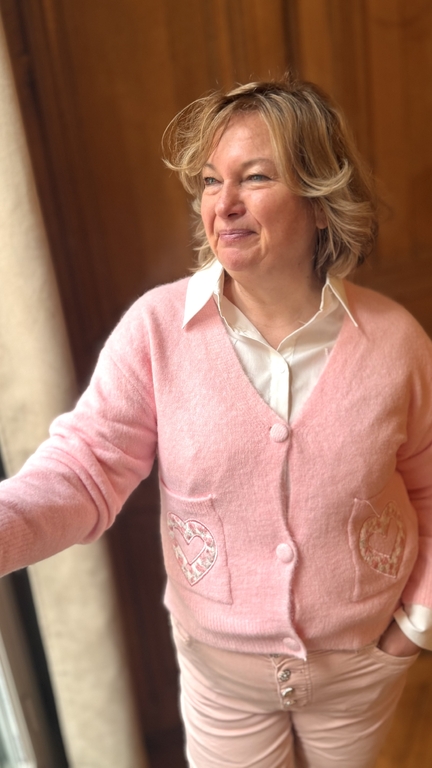 gilet-poches-coeurs-rose-4