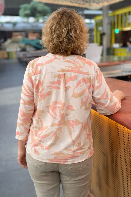 blouse-grande-taille-imprime-rose-et-beige-2