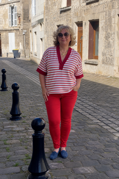 t-shirt-raye-rouge-et-blanc-col-v-1