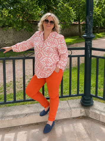 blouse-grande-taille-imprime-orange-et-blanc