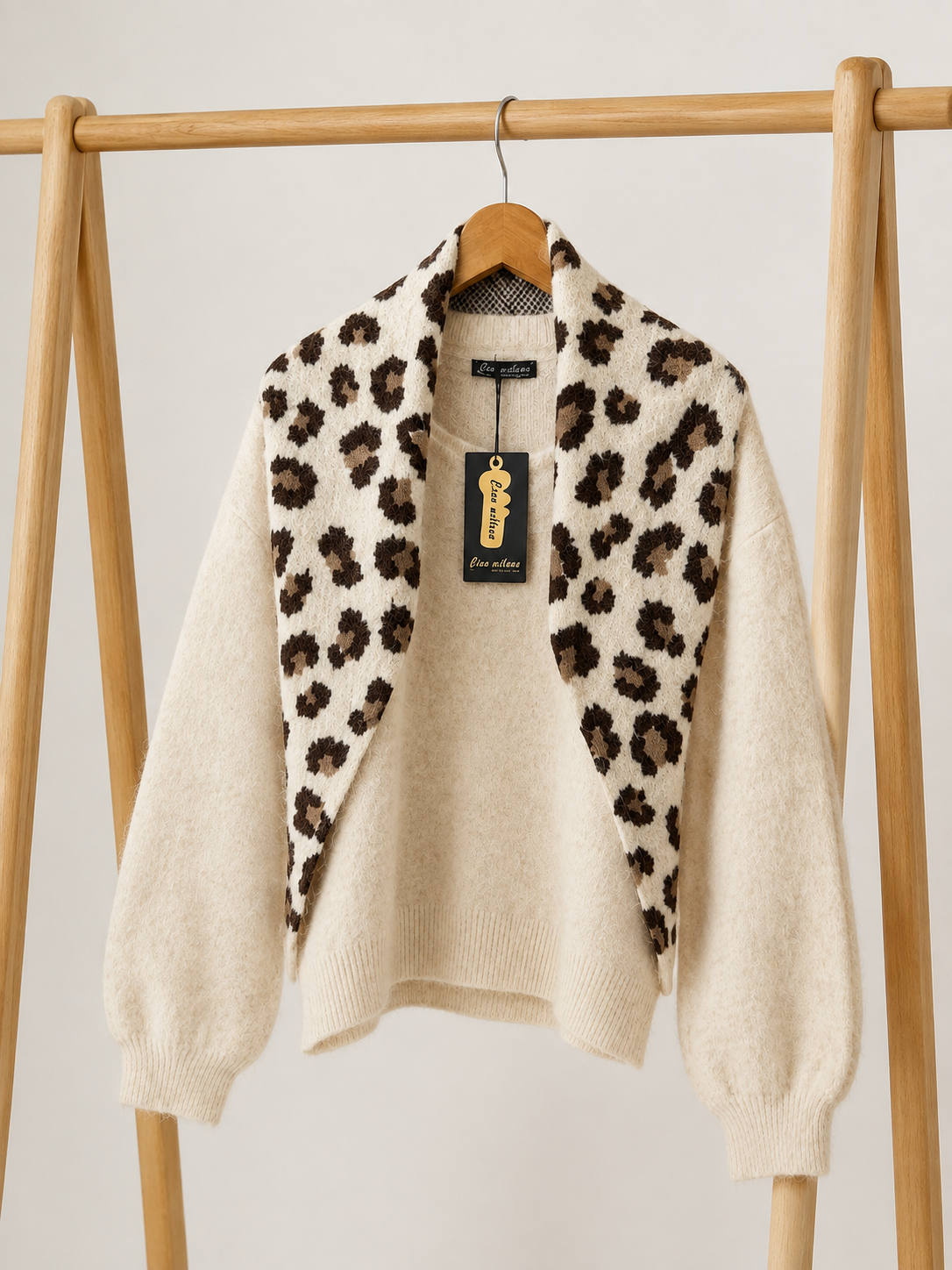 PULL BEIGE AVEC ECHARPE