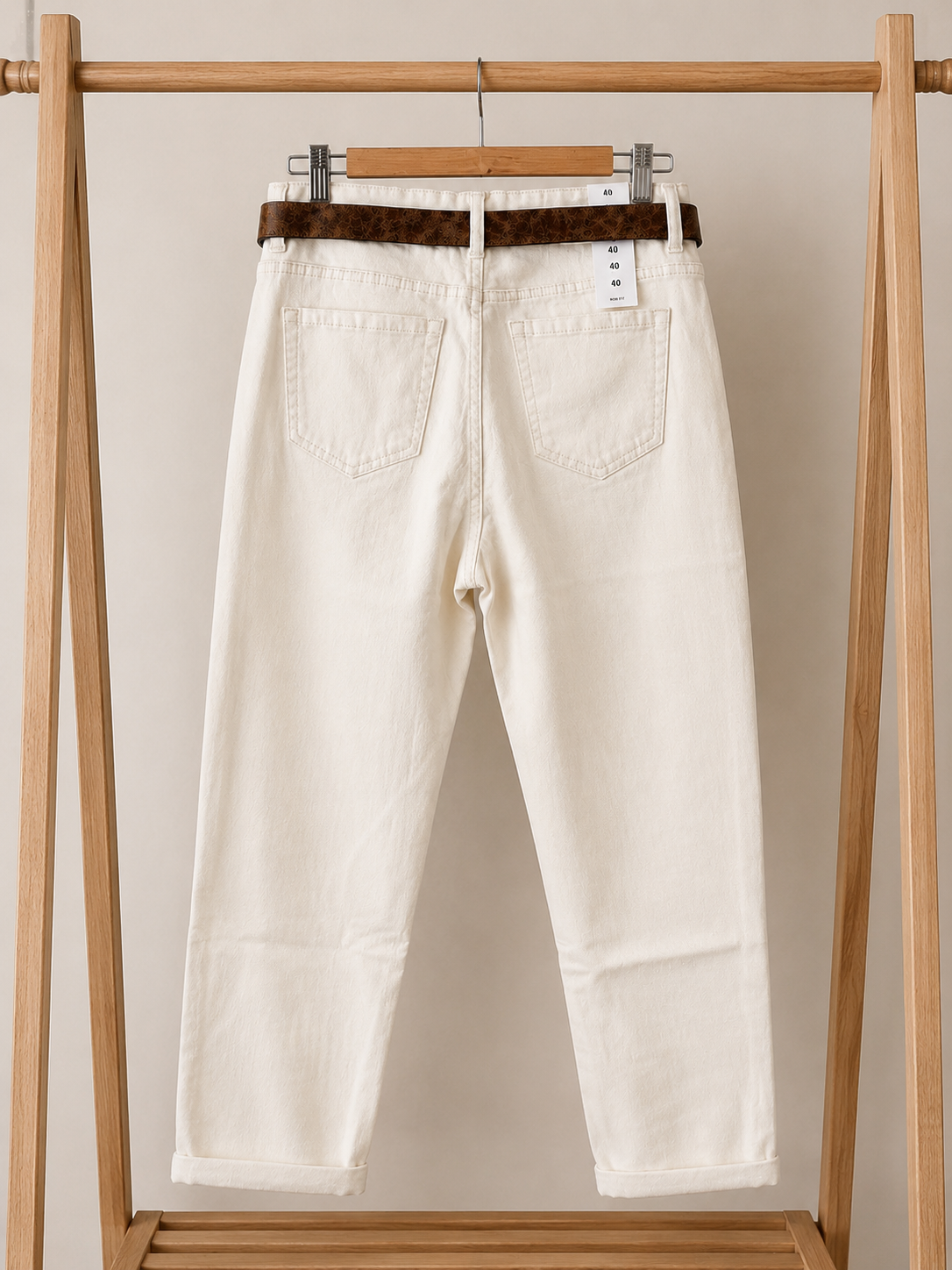 PANTALON MUM FIT ECRU CEINTURE TAUPE 1